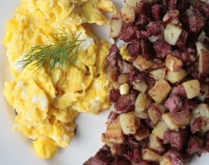 Scrambled Eggs with Corned Beef Hash